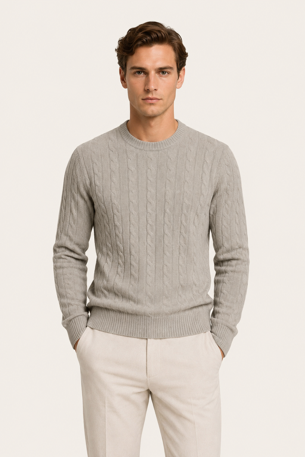 Handgestrickter Zopfmusterpullover Grau