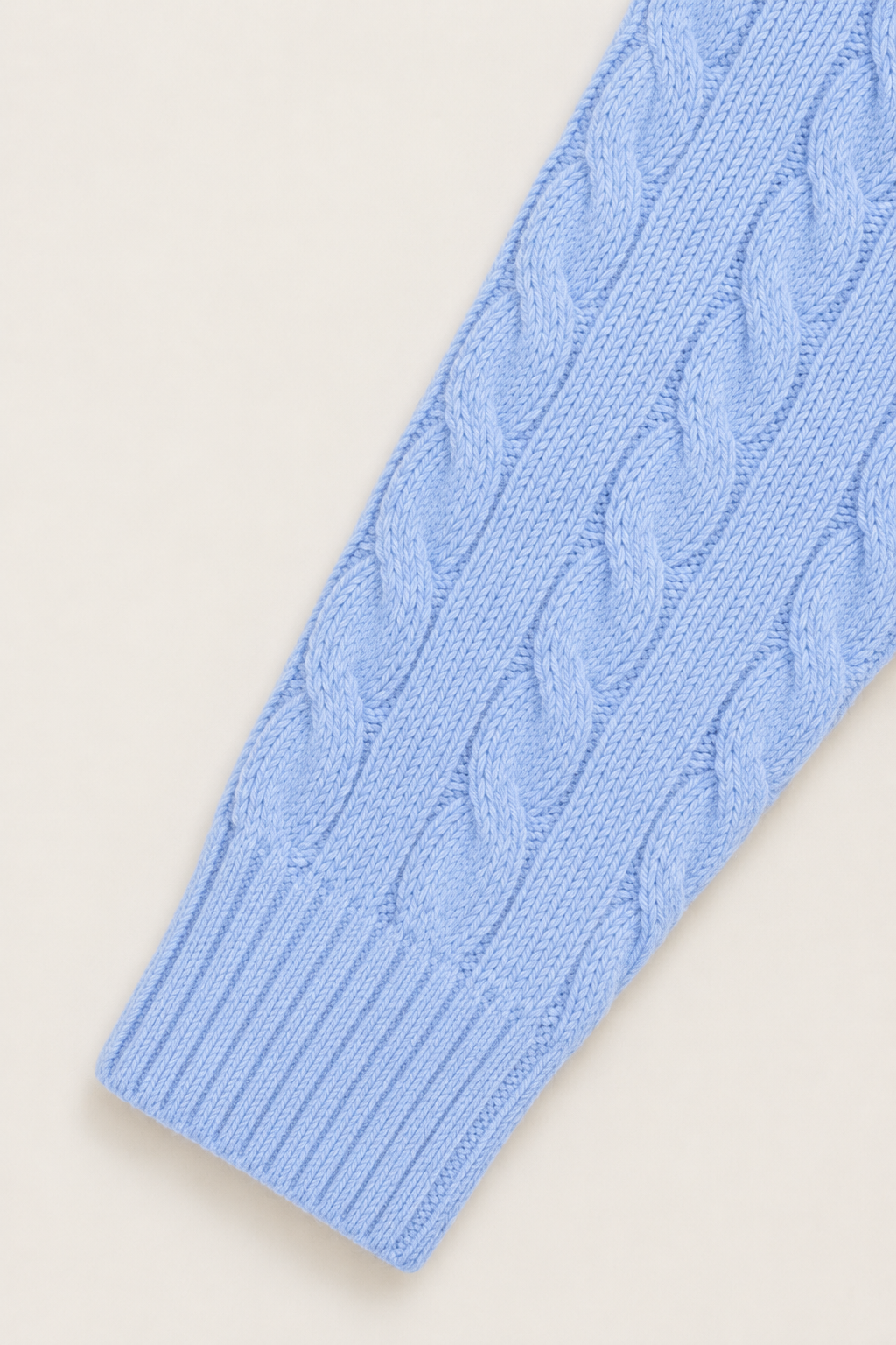 Handgestrickt Zopfmuster Himmelblau