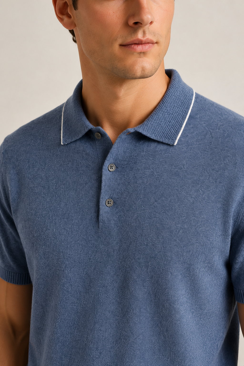 Feingestricktes Polohemd in Blau mit Streifen