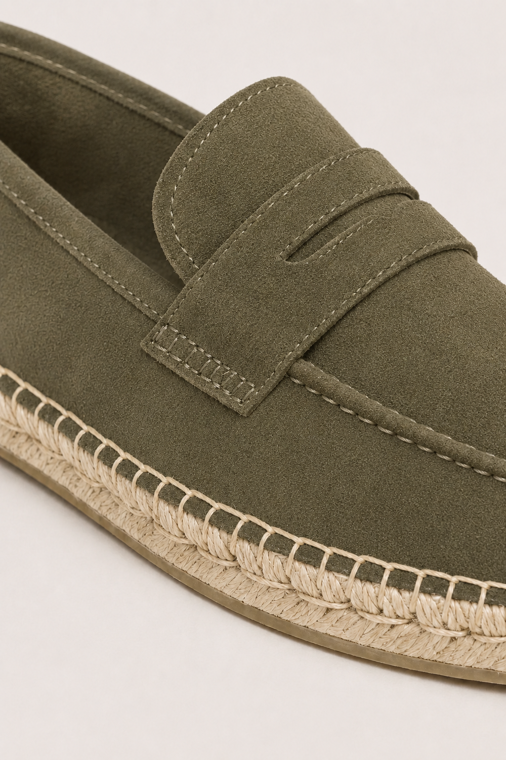 Espadrille aus Veloursleder Olive