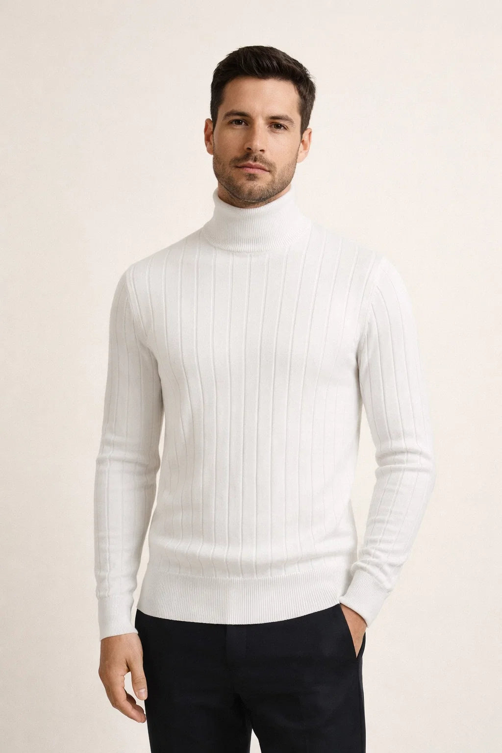 Taillierter Rollkragenpullover, Weiß